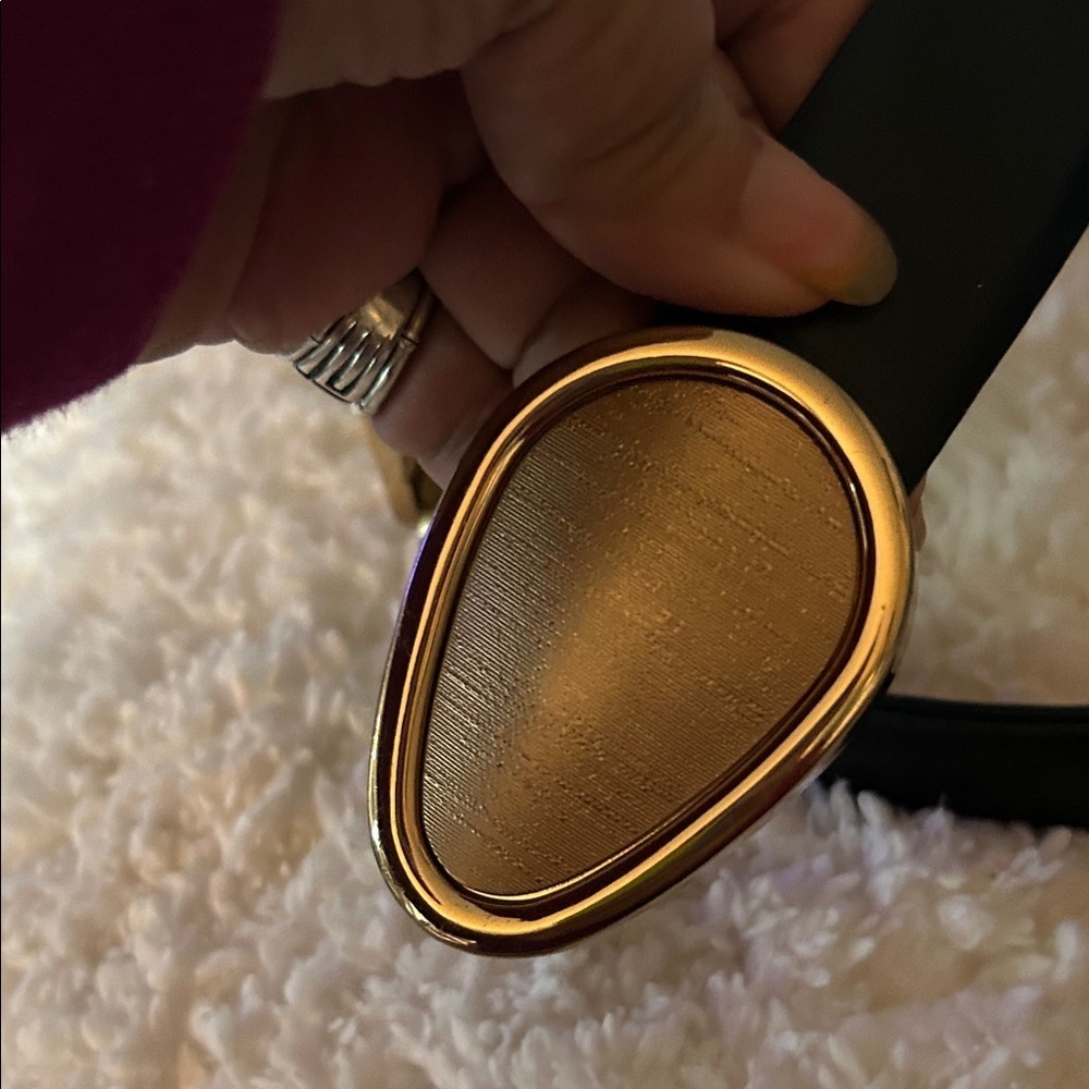 Chic Black and Gold Leather Belt - Picture 2 of 5
